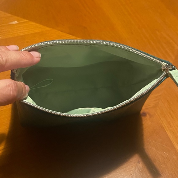 La Mer Cosmetic Bag - Picture 9 of 10